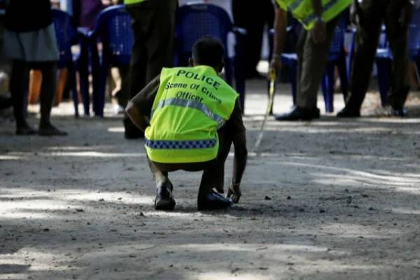 பொரல்லையில் மோட்டார் சைக்கிள் மீது துப்பாக்கிச்சூடு நடத்திய பொலிஸார் | Police Shoot At Motorcycle That Was Boralla பொரல்லையில் மோட்டார் சைக்கிள் மீது துப்பாக்கிச்சூடு நடத்திய பொலிஸார் | Police Shoot At Motorcycle That Was Boralla
