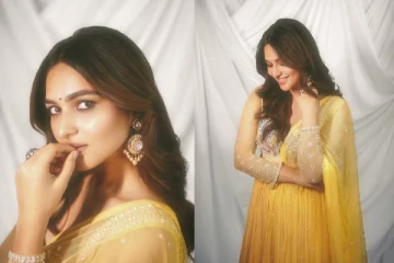 அட ஹோம்லி லுக்கில் அசத்தும், மக்கள் மனம் கவர்ந்த நடிகை கயாடு லோஹர் கிளிக்ஸ்