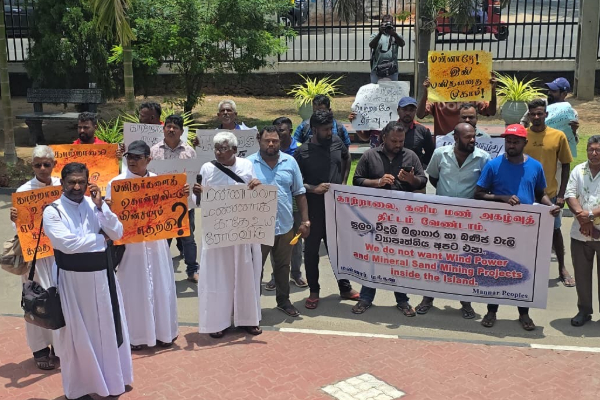 மன்னாரில் பொதுமக்கள் பொலிஸார் முறுகல்! | Civilian Police In Mannar Grumble