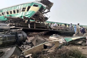 2 விரைவு ரயில்கள் நேருக்கு நேர் மோதி பயங்கர விபத்து! 36 பேர் பலி: பதற வைக்கும் காட்சிகள்