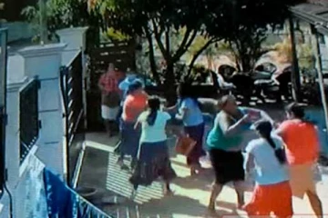 அத்துமீறி வீடு புகுந்து பெண்களை சரமாரியாக தாக்கிய ஆண்கள்!