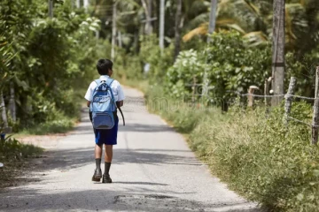 பாடசாலைக்கு செல்லுமாறு பெற்றோர் வற்புறுத்தியதால் மாணவர் விபரீத முடிவு
