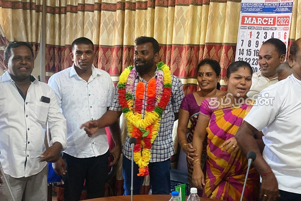 மண்முனை தென் எருவில் பற்று பிரதேச செயலாளருக்கு எதிராக தீர்மானம் நிறைவேற்றம் (Photos) | New Secretary Batticaloa Pradeshiya Sabha