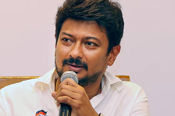 ஒரே இரவில் வைரலாகிய பிக்பாஸ் 6 பிரபலம்.. நெட்டிசன்கள் கையில் சிக்கிய பதிவு | Bb Tamil 6 Nivashini Photo Repost Udhayanidhi