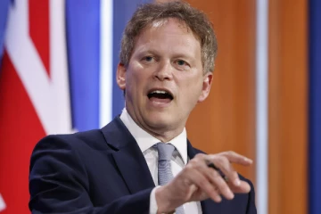 பிரித்தானியாவின் புதிய உள்துறை அமைச்சராக கிராண்ட் ஷாப்ஸ் நியமனம்