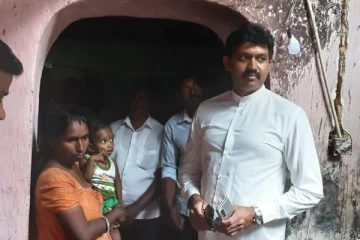 தீ விபத்தால் பாதிக்கப்பட்ட வீடுகளை பார்வையிட சென்ற செந்தில் தொண்டமான் (Photos)