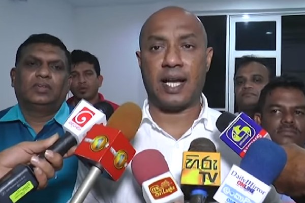 இப்பொழுதும் சுதந்திர கட்சி எமது கைகளிலேயே - பகிரங்க அறிவிப்பு விடுத்த மகிந்த! | Sri Lanka Freedom Party Mahinda Amaraweera Maithri