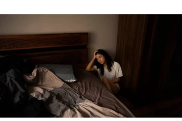 உங்க படுக்கை அறையில் இந்த பொருள்கள் இருக்கா?குடும்ப நிம்மதியை சீர்குலைக்கும் - அவசியம் தெரிஞ்சுக்கோங்க!