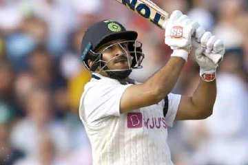 இரண்டாம் இன்னிங்ஸிலும் ஹீரோ... அணியை தூக்கி நிறுத்திய ஷர்துல் தாகூர்: அபூர்வ சாதனை