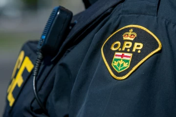 எரிந்து சாம்பலான வாகனத்தில் கருகிய நிலையில் மனித உடல்