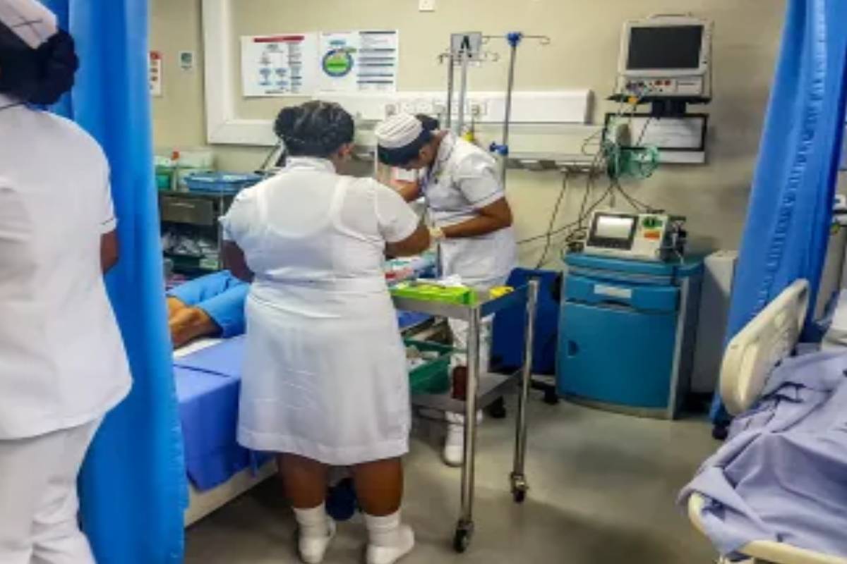 விடுதியில் தங்கியிருந்த சுற்றுலா பயணி திடீரென உயிரிழப்பு! பொலிஸார் வெளியிட்ட தகவல் | Tourist Who Was Staying At The Hotel Died Suddenly