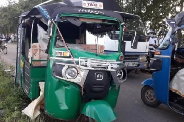 முச்சக்கர வண்டிகள் நேருக்கு நேர் மோதி விபத்து - மூவர் படுகாயம்