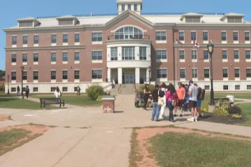 வெளிநாட்டு மாணவர்களை அலைக்கழித்த கனேடிய மாகாணம்: தற்போது சிக்கலில்