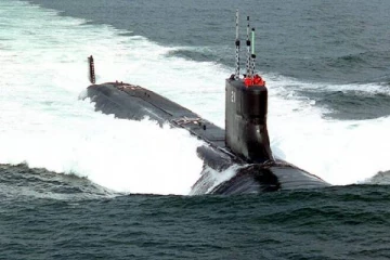 பசிபிக் கடலில் பரபரப்பு: அமெரிக்க நீர்மூழ்கி கப்பலை விரட்டிய ரஷ்ய போர் கப்பல்!