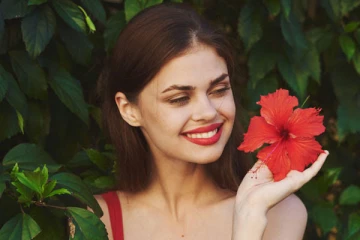 உங்களுக்கு வறண்ட சருமமா? இதனை போக்க செம்பருத்தி பூவை இப்படி பயன்படுத்துங்க