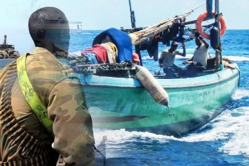 சோமாலிய கடற்கொள்ளையர்களால் சிறைப்பிடிக்கப்பட்ட இலங்கை கடற்றொழிலாளர்கள்