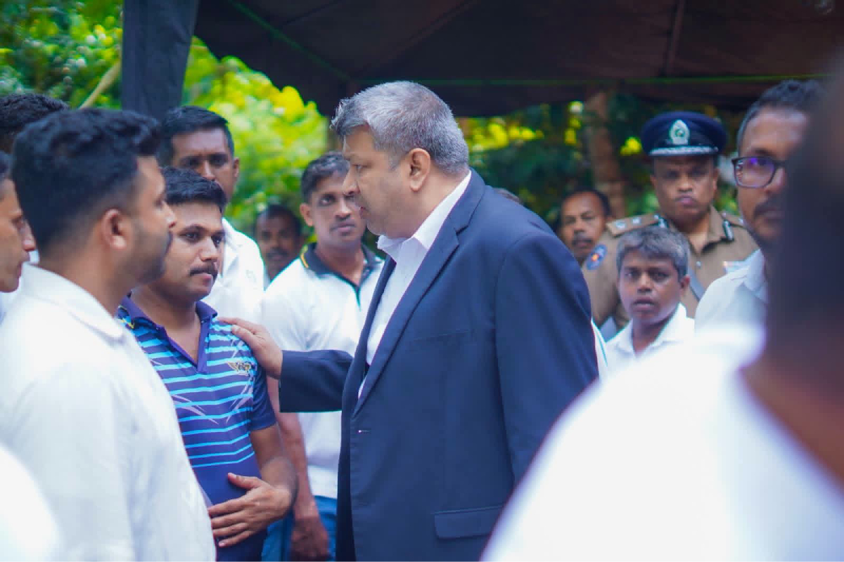 நீர்கொழும்பு சிறை உத்தியோகத்தர் புஷ்பகுமாரவின் உடலுக்கு நீதியமைச்சர் அஞ்சலி | Justice Minister Tribute Negombo Prison Officer நீர்கொழும்பு சிறை உத்தியோகத்தர் புஷ்பகுமாரவின் உடலுக்கு நீதியமைச்சர் அஞ்சலி | Justice Minister Tribute Negombo Prison Officer