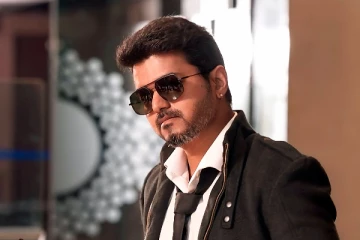 தளபதி விஜய் வீட்டில் நிற்கும் விலையுர்ந்த கார்! ரசிகர்களிடையே பரவி வரும் போட்டோ..