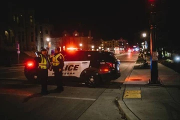 கிறிஸ்துமஸ் அணிவகுப்பில் பகீர் சம்பவம்... தூக்கி வீசப்பட்ட மக்கள்: நடுங்கவைத்த காணொளி