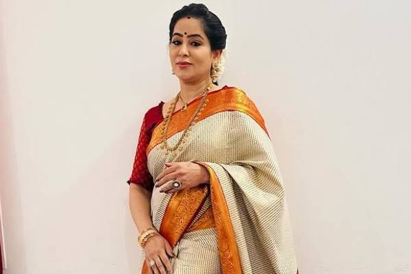 சீரியல்களில் அம்மாவாக நடித்த நடிகை லட்சுமி வாசுதேவன் நீச்சல் உடை போட்டோஸ்... | Serial Actress Lakshmi Vasudevan Maldives Photos