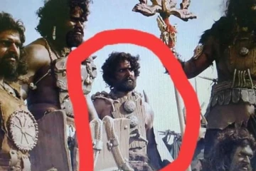 பாகுபலி படத்தில் சார்பட்டா நடிகர்! யாரும் பார்த்திராத அரிய புகைப்படத்தை லீக் செய்த வேம்புலி