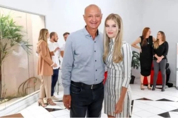 16 குழந்தைகள் இருந்த போதும் 7வதாக 16 வயது அழகியை திருமணம் செய்த மேயர்!