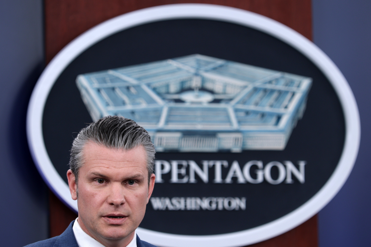 ஈரான் போரை வைத்து இலாபம் ஈட்ட முயன்றாரா அமெரிக்கப் பாதுகாப்புச் செயலர்! பென்டகன் மறுப்பு | America Isreal Iran War Updates