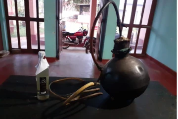 கசிப்பு தயாரித்த இடம் பொலிஸாரால் முற்றுகை!  ஒருவர் கைது