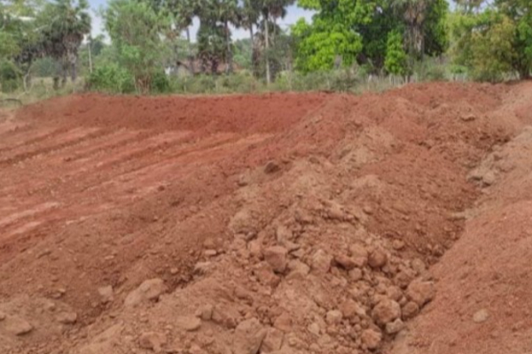 முத்து நகர் சோளர் பகுதியில் மேற்கொள்ளப்பட்ட சட்ட விரோத கிரவல் அகழ்வு பணியை நிறுத்திய பிரதியமைச்சர் | Illegal Excavation Of Soil In Trinco