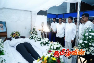 லசந்த விக்ரமசேகரவின் பூதவுடலுக்கு இறுதி அஞ்சலி செலுத்திய எதிர்க்கட்சித் தலைவர்