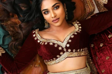 நடிகை இந்துஜா வெல்வெட் உடையில் அழகிய போட்டோஷூட்