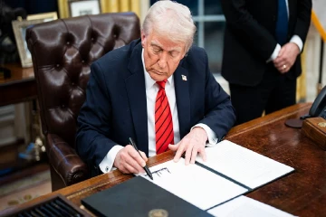 டொனால்ட் ட்ரம்ப் வரி விவகாரம் ; அமெரிக்க சர்வதேச வர்த்தக நீதிமன்றம் உத்தரவு