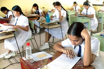 உயர் தர பரீட்சைக்குத் தோற்றுவதற்கு 80 வீத பாடசாலை வருகைத் தேவை நீக்கம்