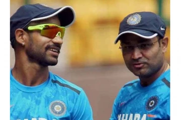 தவான் இனி அவ்வளவுதானா? - கொளுத்திப் போட்ட சேவாக்...!