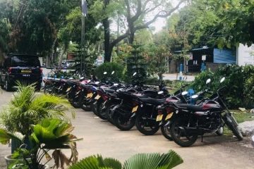 தலைக்கவசமின்றி பயணித்தவர்களுக்கு எதிராக வழக்கு; போக்குவரத்து பிரிவினர் அதிரடி
