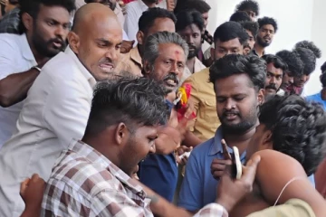 TVK கொடியுடன் வந்தவர்களை அடித்து வெளியே அனுப்பிய அஜித் ரசிகர்கள்