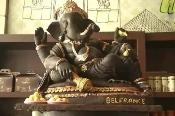 200 கிலோ சாக்லேட்டினால் செய்யப்பட்ட விநாயகர்: இறுதியாக என்ன செய்கிறார்கள் தெரியுமா?