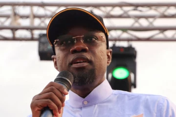 செனகல் அமைச்சர்களுக்கு வெளிநாட்டு பயணத் தடை: எரிபொருள் விலை உயர்வால் அதிரடி நடவடிக்கை