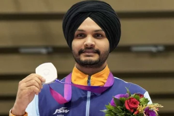 விளையாட்டை விடுவதாக இல்லை., அரசு வேலையை நிராகரித்த ஒலிம்பிக் வெண்கலப் பதக்க வீரர்