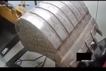 ஏடிஎம் மிஷினில் கொள்ளையடிக்க திருடர்கள் போட்ட திட்டம் - சிசிடிவி பார்த்து அதிர்ந்த போலீசார்