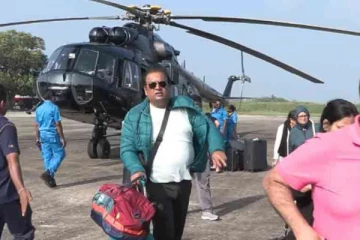 நுவரெலியாவில் சிக்கிய 21 வெளிநாட்டவர்களை மீட்ட விமானப்படை