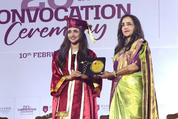 மருத்துவப் படிப்பை முடித்து பட்டம் பெற்றார் நடிகை ஸ்ரீலீலா | Ctor To Doctor Sreeleela Mbbs Graduation