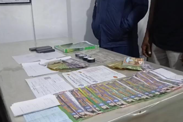 மஹரகம அக்கா கைது.. பொலிஸாரிடம் சிக்கிய பொருட்கள்! | Maharagama Akka Arrested மஹரகம அக்கா கைது.. பொலிஸாரிடம் சிக்கிய பொருட்கள்! | Maharagama Akka Arrested