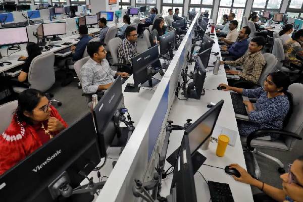 ஊழியர்களின் தினசரி வேலை நேரம் 10 மணிநேரமாக அதிகரிக்க இந்திய மாநிலம் முடிவு | Indian State Decides To Increase Daily Working Hr