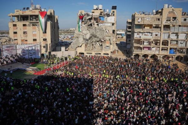 காசாவில் இடிந்த கட்டிடங்களுக்கு நடுவில் 54 ஜோடிகளுக்கு திருமணம் | 54 Couples Wedding Gaza Amidst Collapsed Buildings