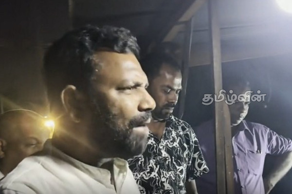 மட்டக்களப்பில் அப்பக்கடையில் அரசியல் நடத்துகிறார்களா..! பிரஜாசக்தி குழுவினர் | Demand Against Running A Bakery In Batticaloa