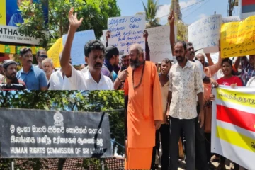 வெடுக்குநாறிமலை போராட்டம்! மனித உரிமைகள் காரியாலயத்தை முற்றுகையிட்ட போராட்டக்காரர்கள்