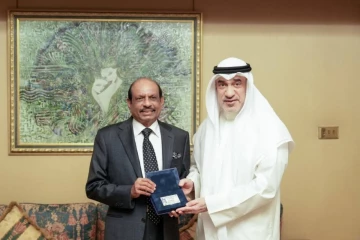 குவைத்தின் முதல் கோல்டன் ரெசிடென்சியை பெற்ற இந்தியர் - யார் இந்த யூசுப் அலி?