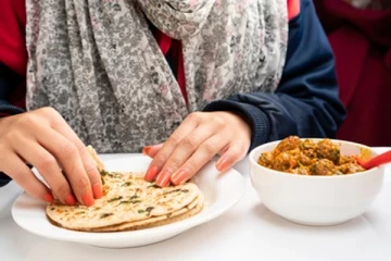 எடையை வேகமாக குறைக்க ஆசைப்படுறீங்களா? அப்ப இந்த தெரியாமல் கூட சாப்பிடாதீங்க!!