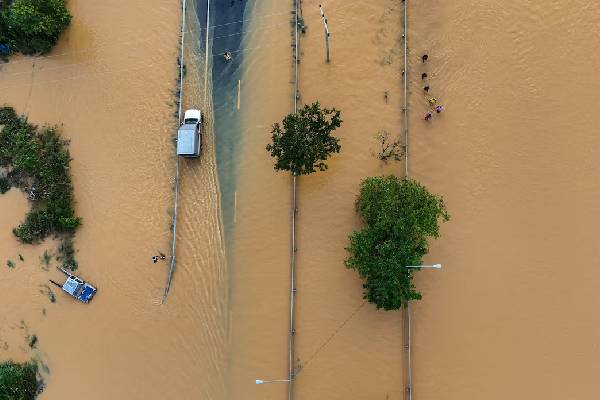 தென்கிழக்கு ஆசியாவை மூழ்கடித்த பெருவெள்ளம்... 180 கடந்த இறப்பு எண்ணிக்கை | Southeast Asia Flood Deaths Cross 180 தென்கிழக்கு ஆசியாவை மூழ்கடித்த பெருவெள்ளம்... 180 கடந்த இறப்பு எண்ணிக்கை | Southeast Asia Flood Deaths Cross 180
